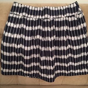 Super Cute LOFT Skirt in Navy & White, Size 10